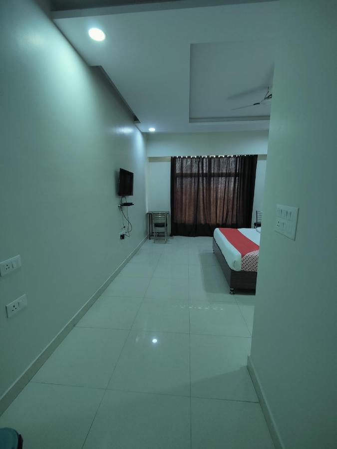 Hotel Kailash Mansarovar And Banquet Hall บาแรลลี ภายนอก รูปภาพ