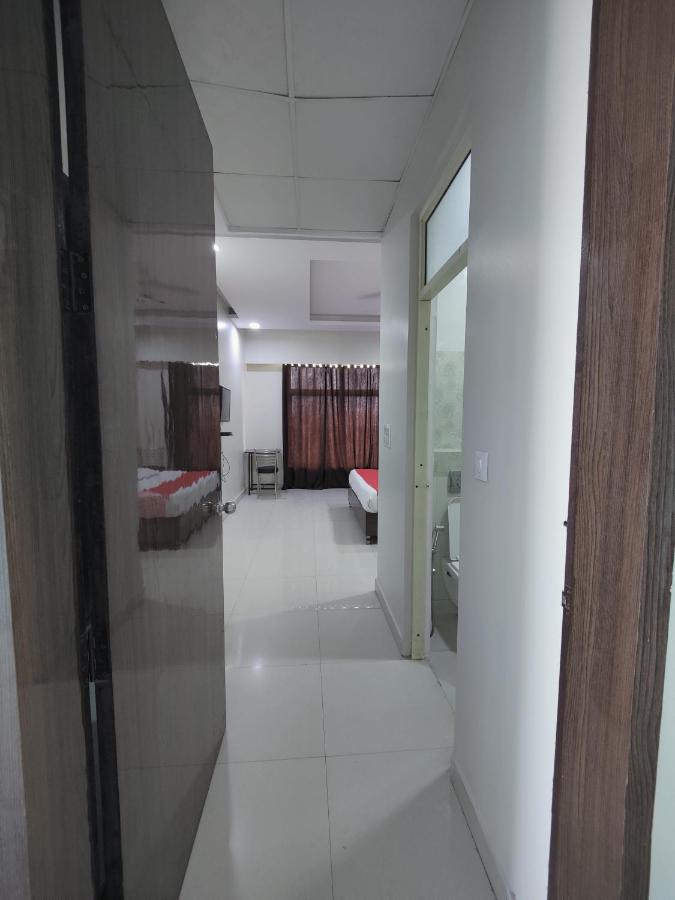 Hotel Kailash Mansarovar And Banquet Hall บาแรลลี ภายนอก รูปภาพ