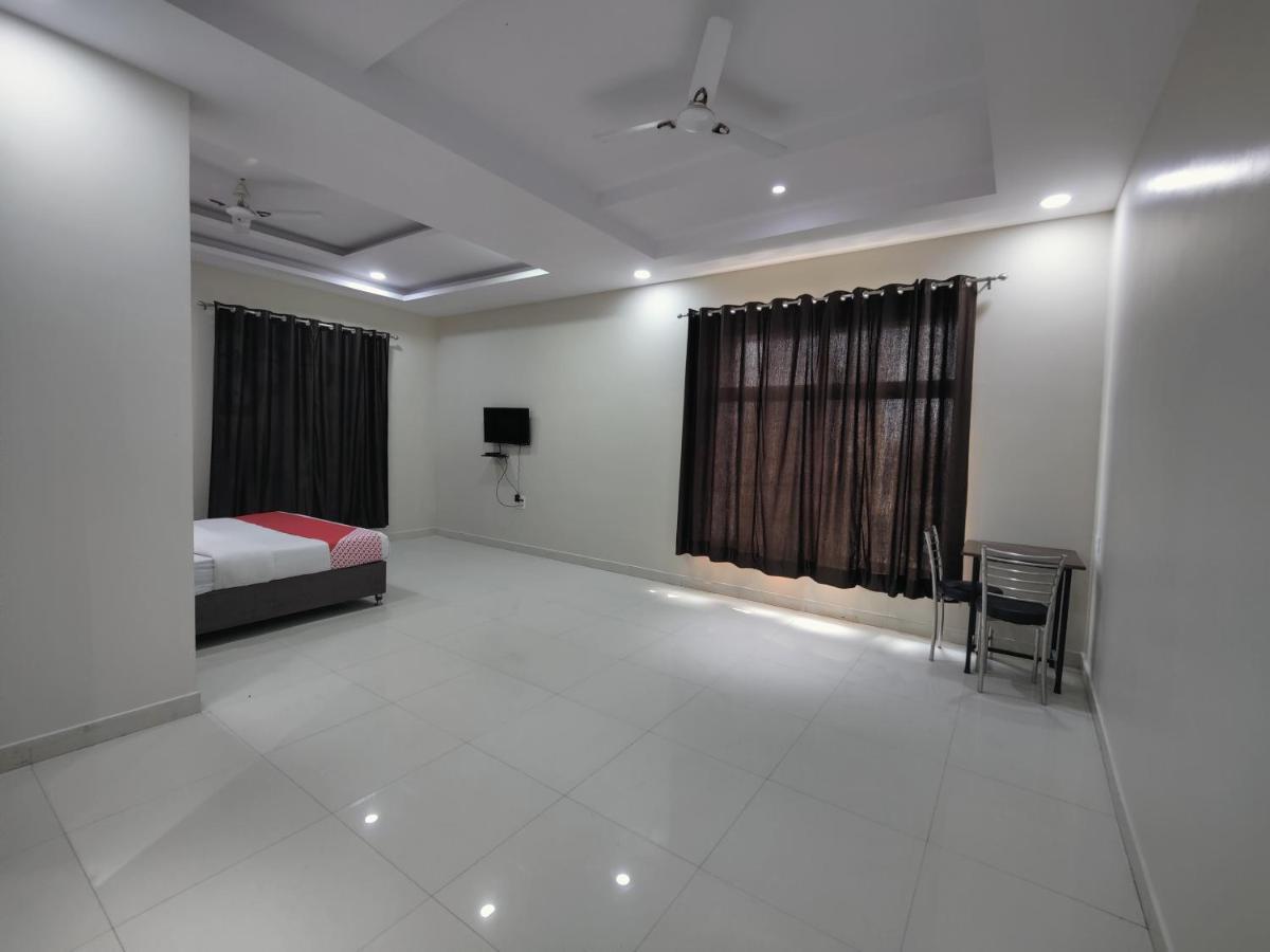 Hotel Kailash Mansarovar And Banquet Hall บาแรลลี ภายนอก รูปภาพ
