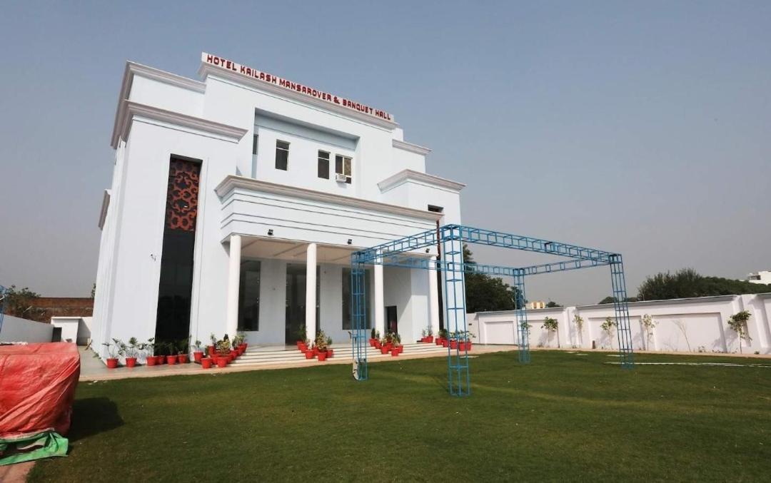 Hotel Kailash Mansarovar And Banquet Hall บาแรลลี ภายนอก รูปภาพ