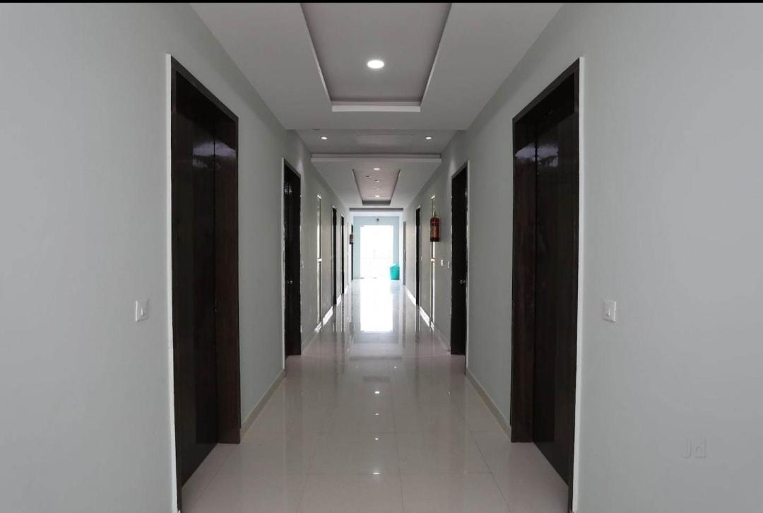 Hotel Kailash Mansarovar And Banquet Hall บาแรลลี ภายนอก รูปภาพ